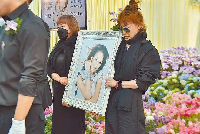 李玟墓地尚未公布,歌迷希望她墓位和黃家駒的墓位相鄰在一起