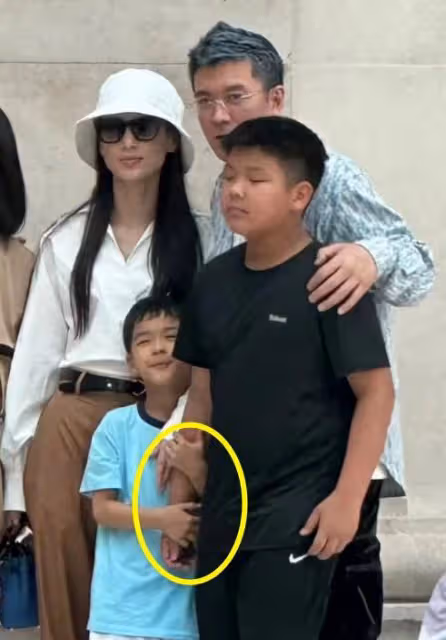 黃聖依一家現身倫敦，力破離婚傳聞，11歲安迪體重飆至130斤