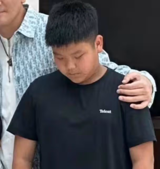 黃聖依一家現身倫敦，力破離婚傳聞，11歲安迪體重飆至130斤