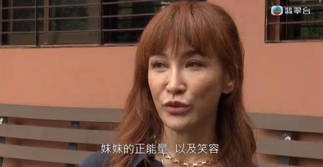 李玟二姐設歌迷答謝宴,給每位歌迷發紅包,歌迷開懷大笑引爭議