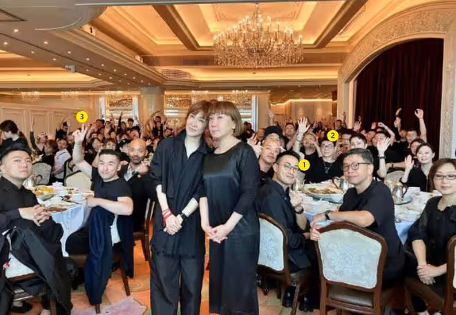 李玟二姐設歌迷答謝宴,給每位歌迷發紅包,歌迷開懷大笑引爭議