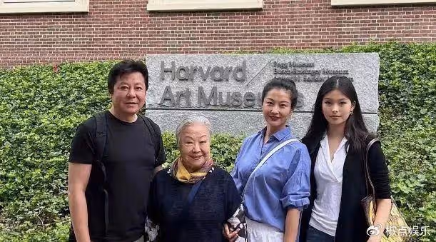 58歲戲骨祖孫三代定居美國!一家四口幸福溫馨,18歲女兒長相漂亮