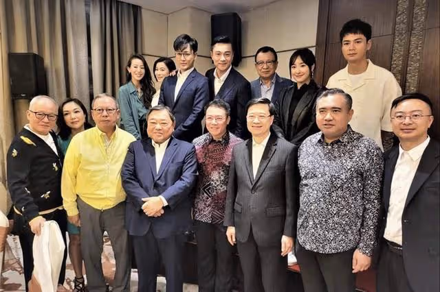 香港知名女星宣布復出,息影25年再拍劇,隨富商移居國外連生仨女