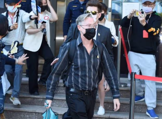 夏克立因家暴指控被關監獄,出獄無家可歸睡橋洞,思念女兒見不到