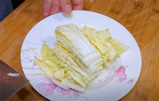 娃娃菜每次這樣炒,米飯總是擔心不夠吃,口感清脆爽口,酸辣下飯