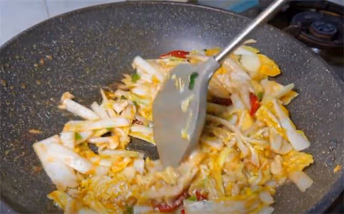 娃娃菜每次這樣炒,米飯總是擔心不夠吃,口感清脆爽口,酸辣下飯