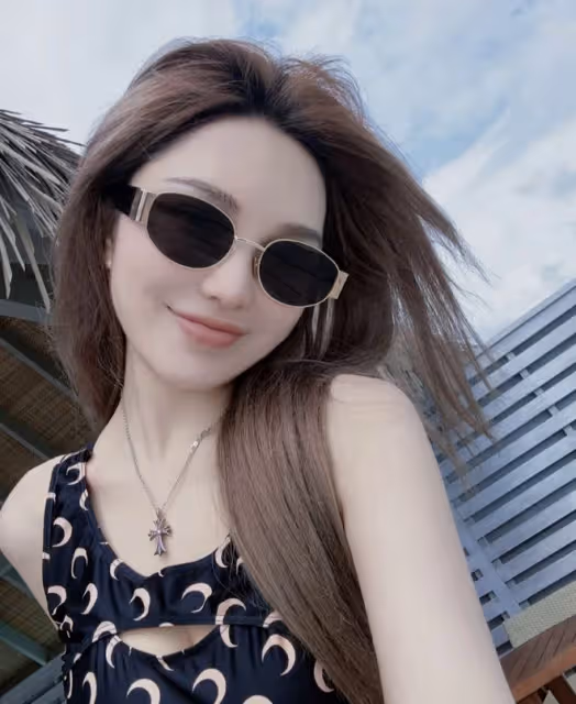 周揚青曬馬爾地夫度假照,穿泳衣大秀好身材,前凸後翹超火辣