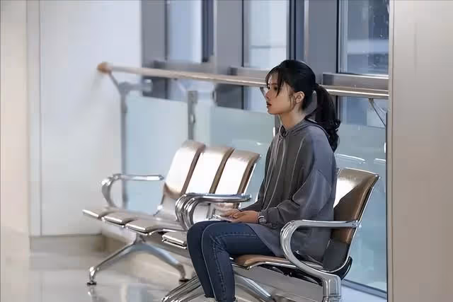 女兒旅行4天,63歲母親發731條微信被拉黑:管好你自己,離我遠點