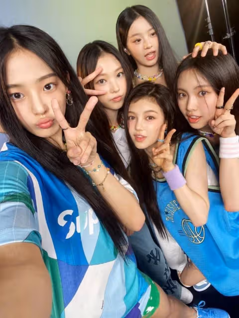 她們在出道一年內書寫新歷史,榮登美國Billboard 200第一名