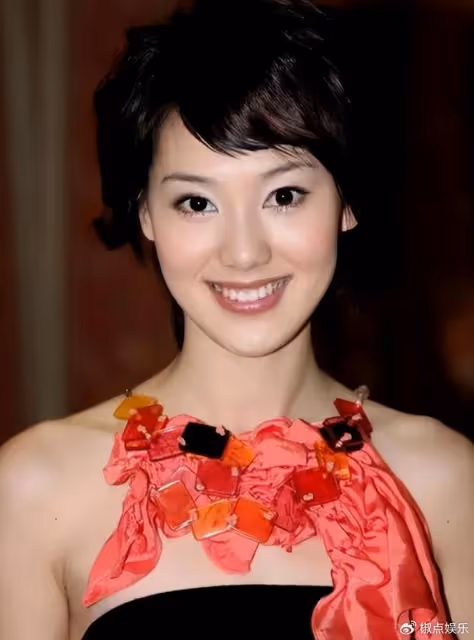 央視最美主持人,深得李詠賞識,被父母催婚15年,今40歲仍單身