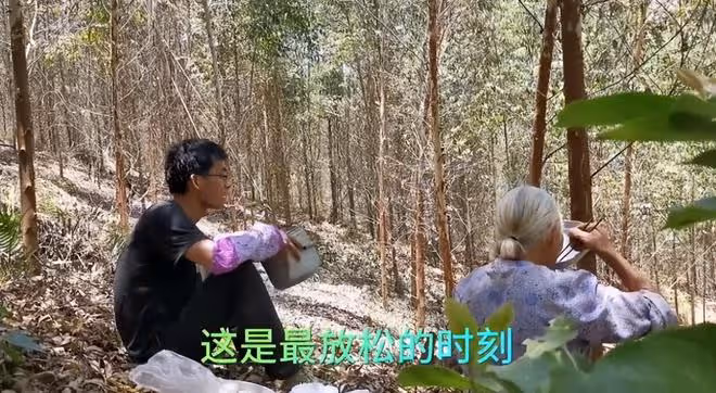 唐尚珺錄取最新進展:陪母親在家務農插秧,不再糾結上大學的事