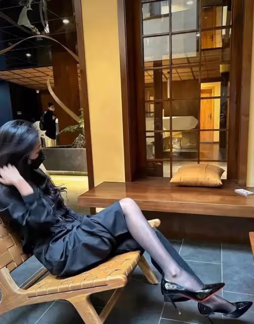 時尚的高跟鞋女子,你喜歡嗎?
