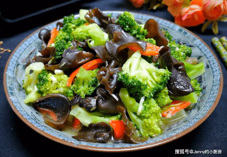 高溫出汗多吃鹼性蔬菜,推薦5道食譜,美味又營養,換著吃精神好