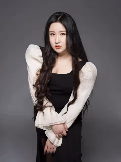 感情穩定!李川牽手女友買香蕉同返酒店,錘娜麗莎舊照神似婁藝瀟