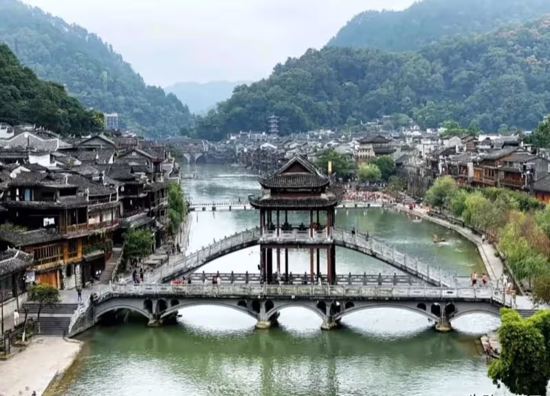 老公的同學請客,可中途老公卻求我幫他干一件壞事,過後我才懂原因播