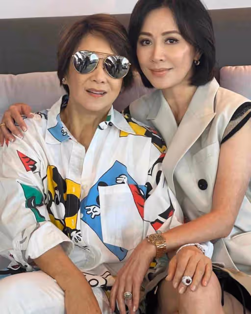 劉嘉玲與70歲樂壇天后聚會!對方已歸隱田園,在農村種菜養雞放羊