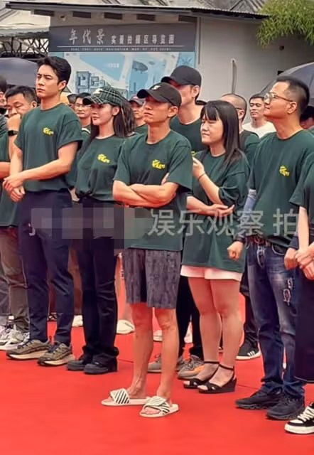 張一山新劇開機，與張天愛同框暴露身高，被調侃只有1米65
