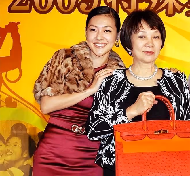 小S曬韓國度假照,帶婆婆和媽媽同行,婆婆一臉冷漠疑眼眶有淚