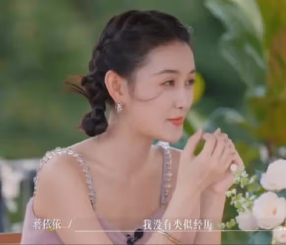 22歲女明星蔣依依,引發熱議!