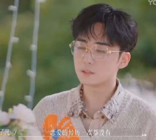 22歲女明星蔣依依,引發熱議!