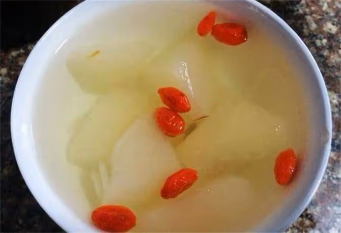 教你在家煮梨水的正確做法,潤肺止咳,清甜爽口,大人小孩都愛喝