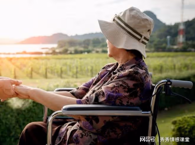 故事:放著孫子不帶,婆婆給女兒帶孩子,她每月都要結清工資