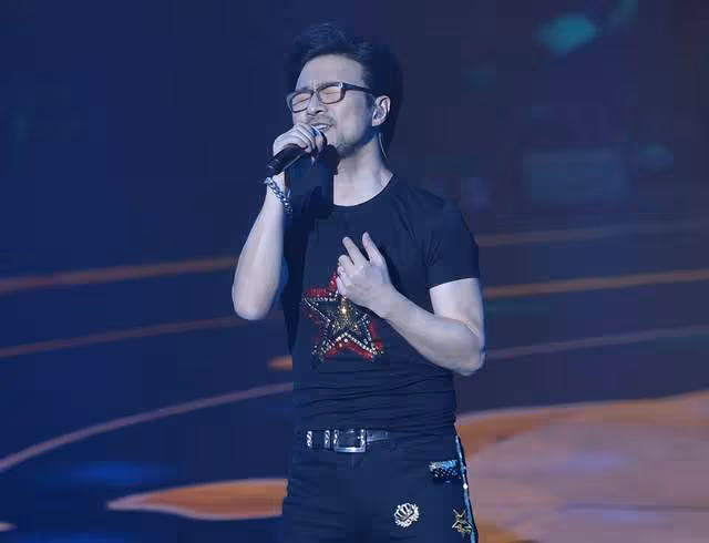 李克勤調侃汪峰:什麼時候出新專輯發新歌?汪峰的回覆笑翻全場