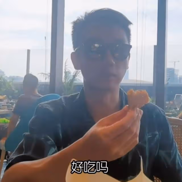 鄭愷夫婦甜蜜約會，苗苗高溫天穿長袖長褲，素顏憔悴瘦到雙頰凹陷