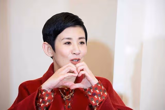 香港知名諧星慶祝生日!58歲仍未與老公領證,與古天樂關係好