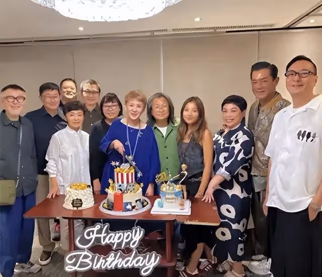 香港知名諧星慶祝生日!58歲仍未與老公領證,與古天樂關係好