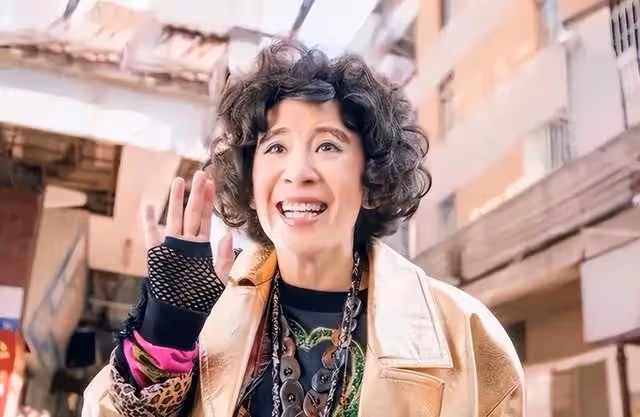 香港知名諧星慶祝生日!58歲仍未與老公領證,與古天樂關係好