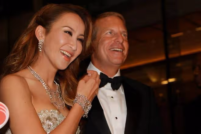 李玟老公發毒誓稱與李玟的死無關,李玟二姐閃爍其詞遭網友質疑