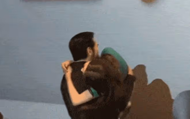 62歲費翔當眾公主抱女演員轉圈，女方小鳥依人，路演現場尖叫不斷