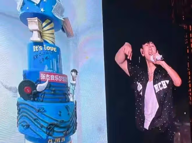8月4日,歌手張傑突然被推上風口浪尖!演唱會上的一個蛋糕引爭議