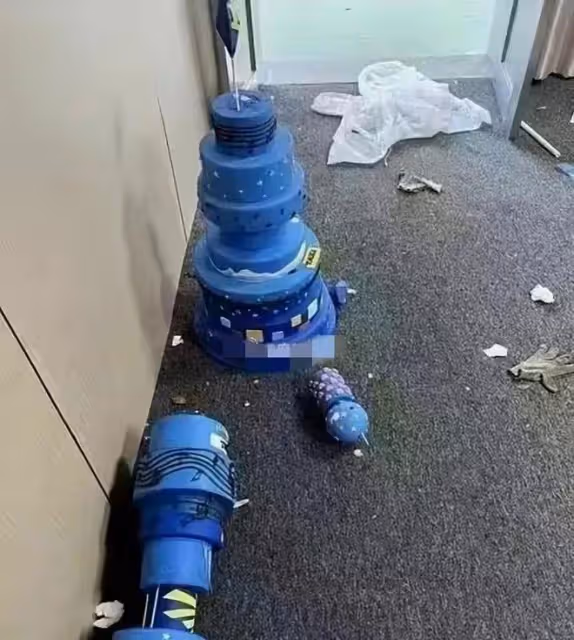 8月4日,歌手張傑突然被推上風口浪尖!演唱會上的一個蛋糕引爭議