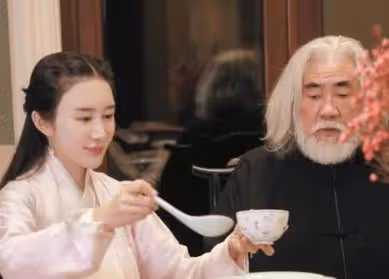 下一個馬蓉?導演張紀中發視頻批評妻子,將上百萬茶葉泡給司機喝