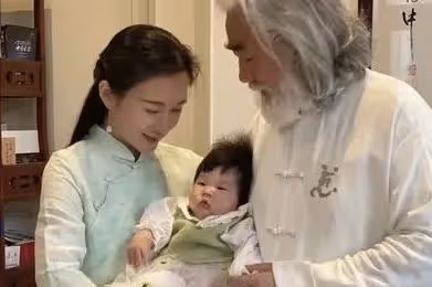 下一個馬蓉?導演張紀中發視頻批評妻子,將上百萬茶葉泡給司機喝