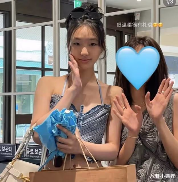 小S仨女兒韓國逛街，17歲大女兒穿著大膽，網友：太妹裝很不得體