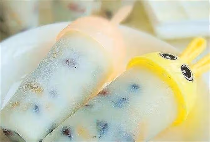 牛奶和糖拌一拌冰一冰，教你最簡單的牛奶雪糕做法，在家就可以做