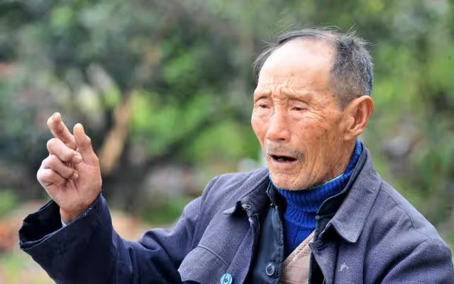 35萬存款全給女婿,半夜聽到吵架聲,我拿著錢直接回老家
