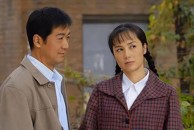 相差1歲戲裡演母子,現實中竟還是兩口子?