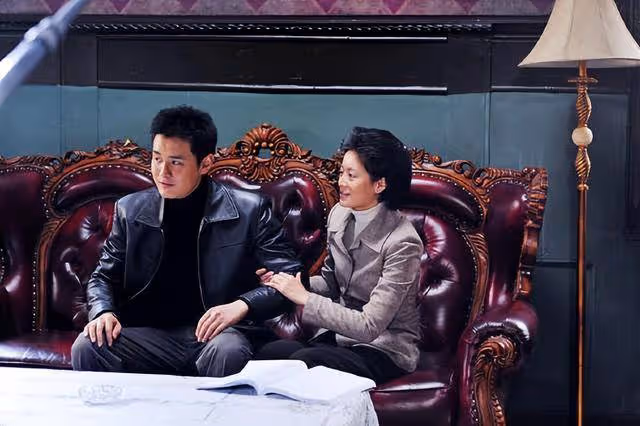 相差1歲戲裡演母子,現實中竟還是兩口子?