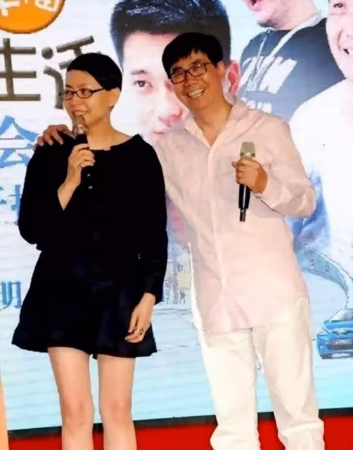 宋丹丹穿短裙露腿,不俗氣卻傷感的超模腿,很少有年輕人能比得上
