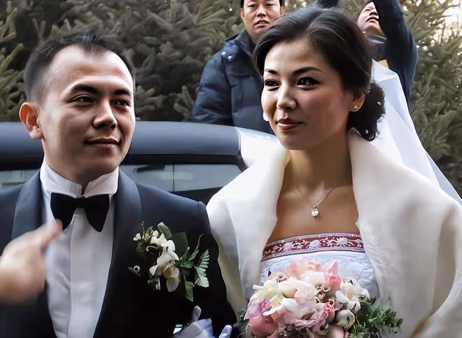 王珂被傳投資再失敗,劉濤深夜發文心態全崩,為老公還債數億太累
