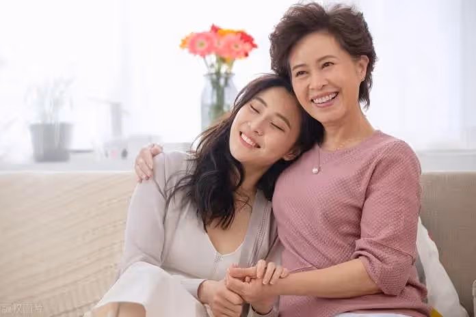 女友為了救我不幸離世,我每月「給她母親1.3萬」今卻說要2.2萬 去她家「看到一人後」讓我目瞪口呆