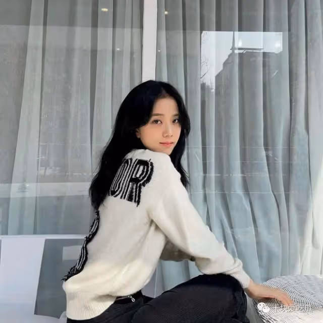 頂流女愛豆戀情曝光,對象是「軟飯男」?