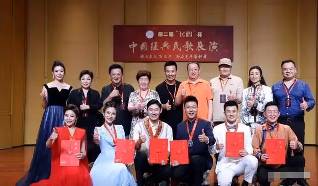 劉和剛攜妻兒去東北度假!老婆素顏膚白貌美,倆兒女和爸爸如複製