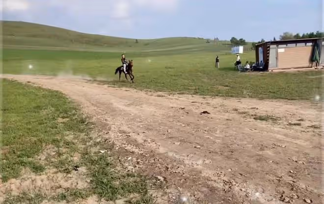 劉和剛攜妻兒去東北度假!老婆素顏膚白貌美,倆兒女和爸爸如複製
