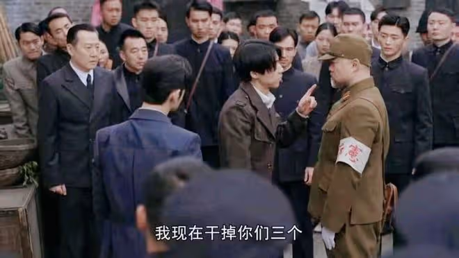 潛行者:太離譜!女銀狐一出場就被葉興城給侵犯了,這劇還能追?