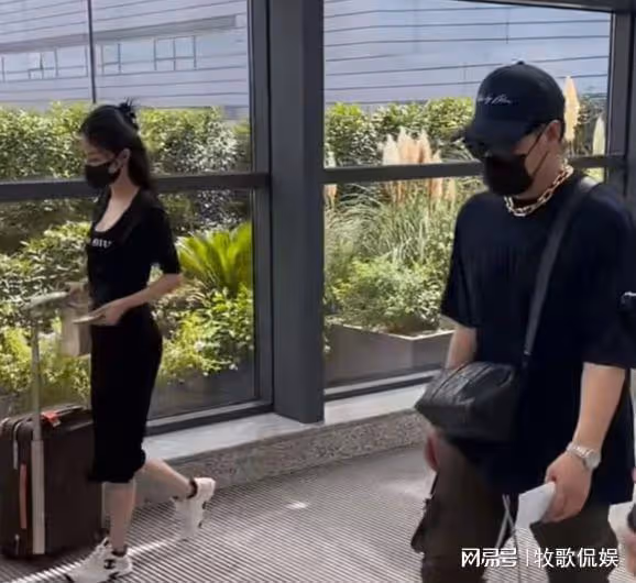 潘瑋柏宣雲現身機場,宣雲獨自推行李箱,潘瑋柏被指沒風度